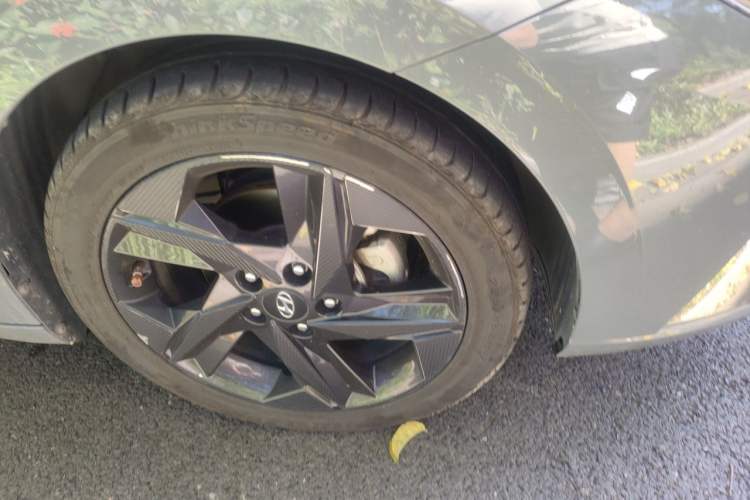 Used Hyundai Elantra 2021 1.5L CVT LUX Prestige Edition Right Front Wheel Hub