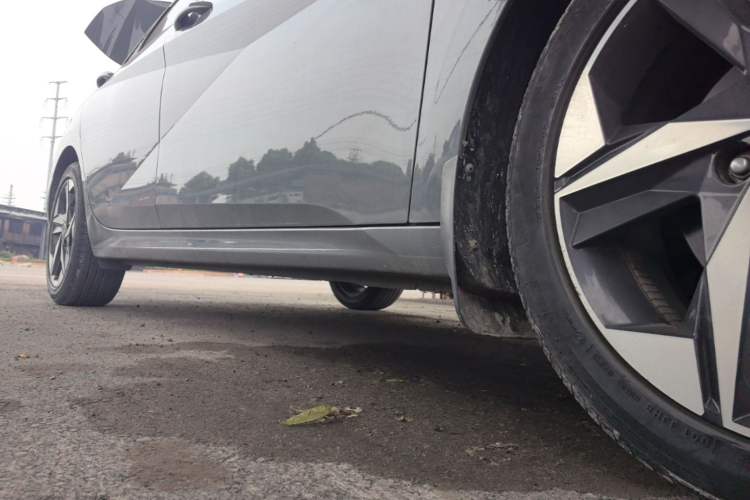 Used Hyundai Elantra 2021 1.5L CVT LUX Prestige Edition Right Side Sill