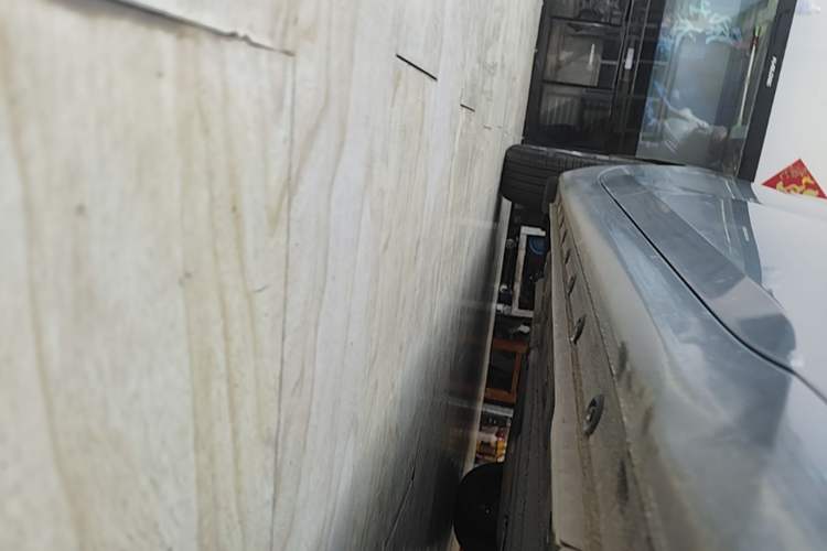 Used Hyundai Elantra 2021 1.5L CVT GLX Elite Edition Right Side Sill