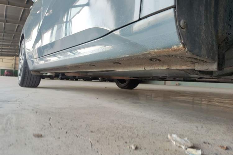 Used Hyundai Elantra 2021 1.5L CVT LUX Prestige Edition Right Side Sill