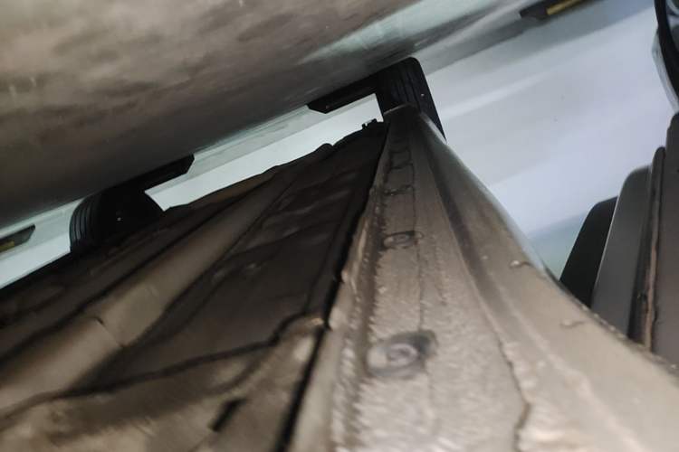 Used Hyundai Elantra 2021 1.5L CVT LUX Prestige Edition Right Side Sill