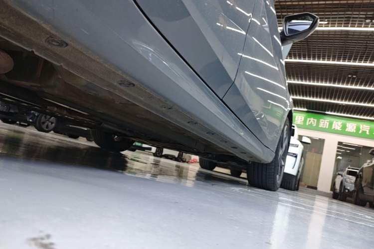 Used Hyundai Elantra 2021 1.5L CVT LUX Prestige Edition Right Side Sill
