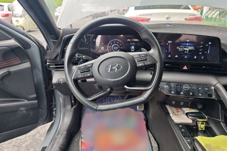 Used Hyundai Elantra 2021 240TGDi DCT LUX Prestige Edition Steering Wheel