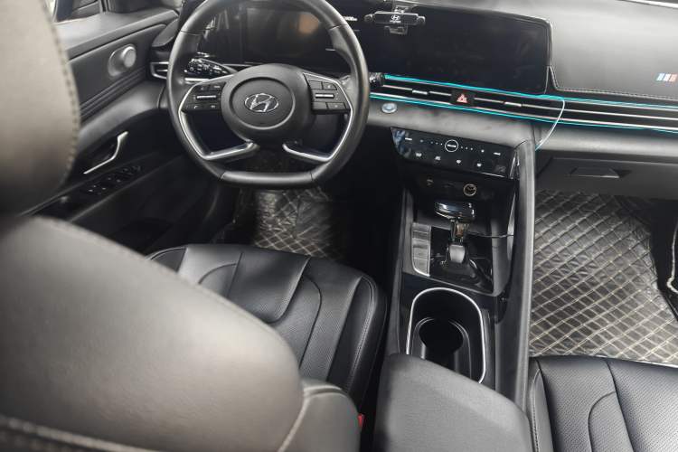 Used Hyundai Elantra 2021 1.5L CVT GLX Elite Edition Steering Wheel