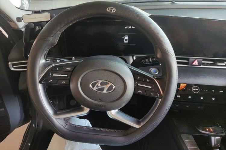 Used Hyundai Elantra 2021 1.5L CVT LUX Prestige Edition Steering Wheel