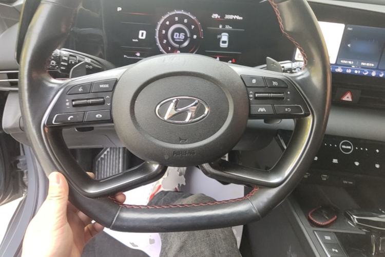 Used Hyundai Elantra 2021 240TGDi DCT LUX Prestige Edition Steering Wheel