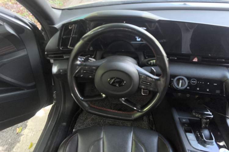 Used Hyundai Elantra 2021 240TGDi DCT LUX Prestige Edition Steering Wheel