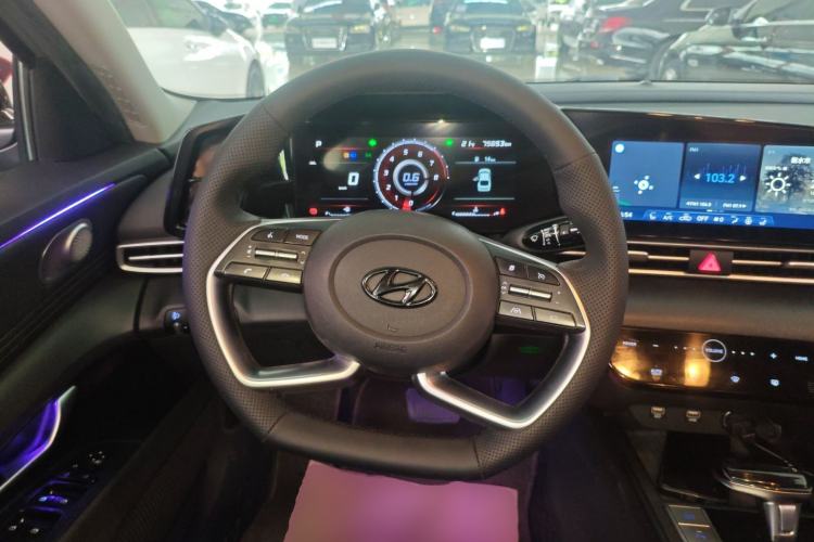 Used Hyundai Elantra 2021 1.5L CVT LUX Prestige Edition Steering Wheel