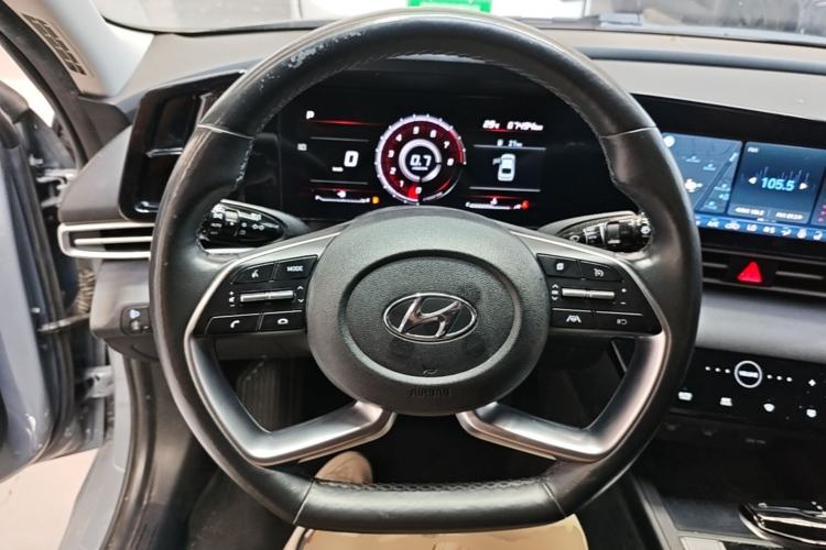 Used Hyundai Elantra 2021 1.5L CVT LUX Prestige Edition Steering Wheel