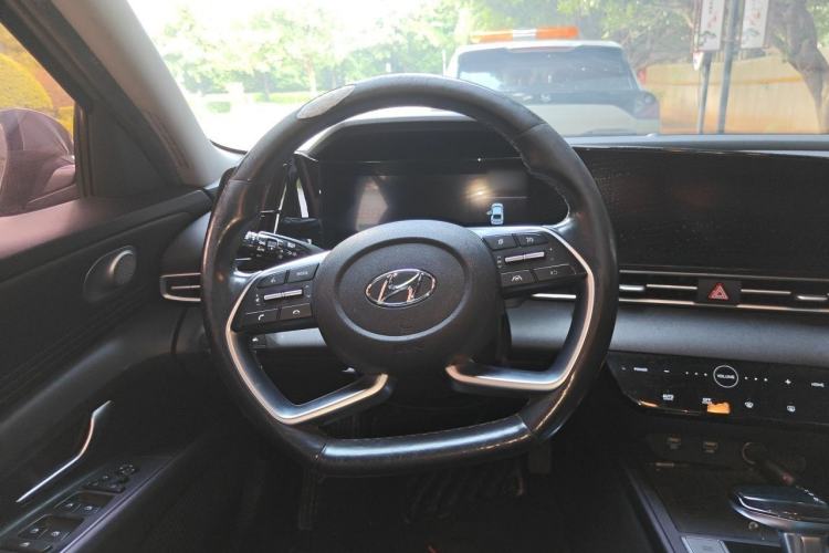 Used Hyundai Elantra 2021 1.5L CVT LUX Prestige Edition Steering Wheel