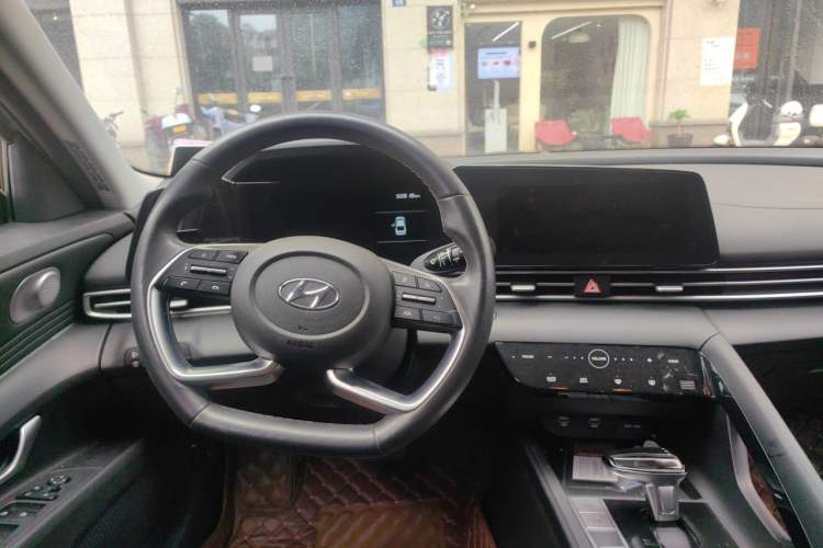 Used Hyundai Elantra 2021 1.5L CVT LUX Prestige Edition Steering Wheel