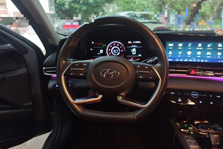 Used Hyundai Elantra 2021 1.5L CVT LUX Prestige Edition Steering Wheel