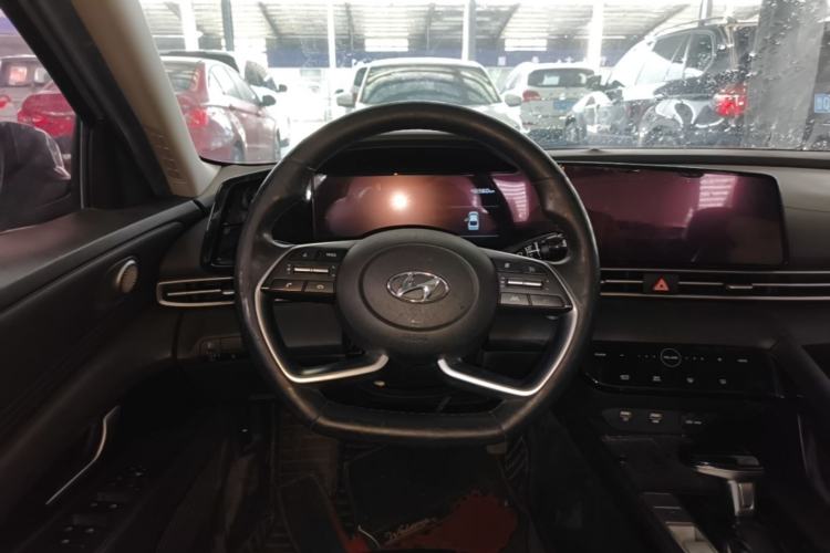Used Hyundai Elantra 2021 1.5L CVT LUX Prestige Edition Steering Wheel