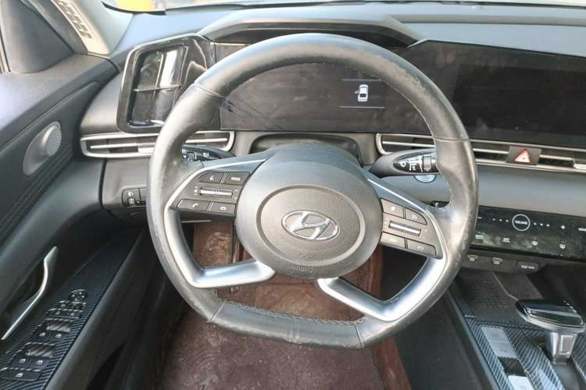 Used Hyundai Elantra 2021 1.5L CVT LUX Prestige Edition Steering Wheel