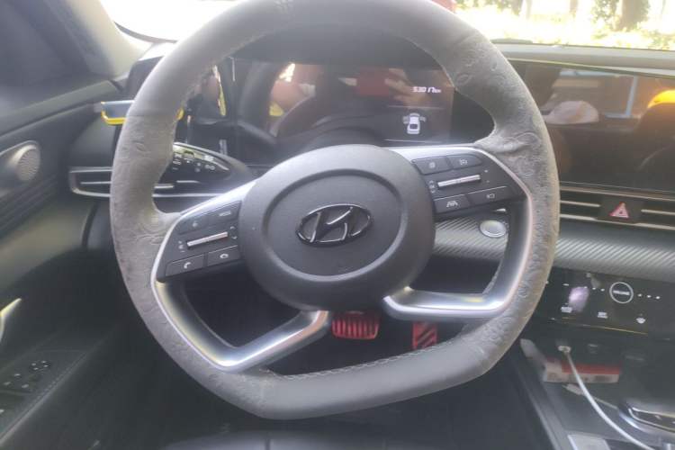 Used Hyundai Elantra 2021 1.5L CVT LUX Prestige Edition Steering Wheel