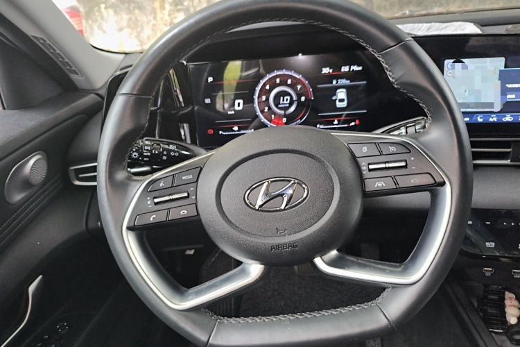 Used Hyundai Elantra 2021 1.5L CVT LUX Prestige Edition Steering Wheel