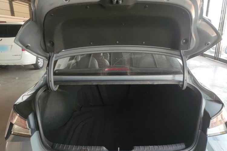 Used Hyundai Elantra 2021 1.5L CVT LUX Prestige Edition Trunk