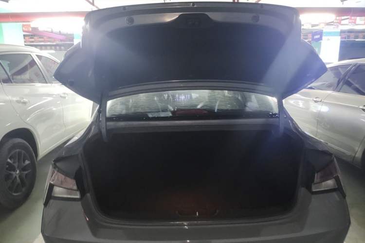 Used Hyundai Elantra 2021 1.5L CVT LUX Prestige Edition Trunk