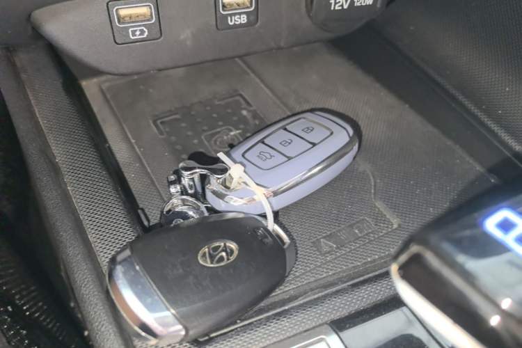 Used Hyundai Elantra 2021 1.5L CVT LUX Prestige Edition Vehicle Key