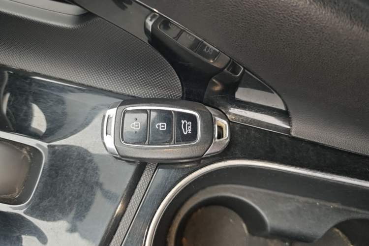 Used Hyundai Elantra 2021 1.5L CVT GLX Elite Edition Vehicle Key