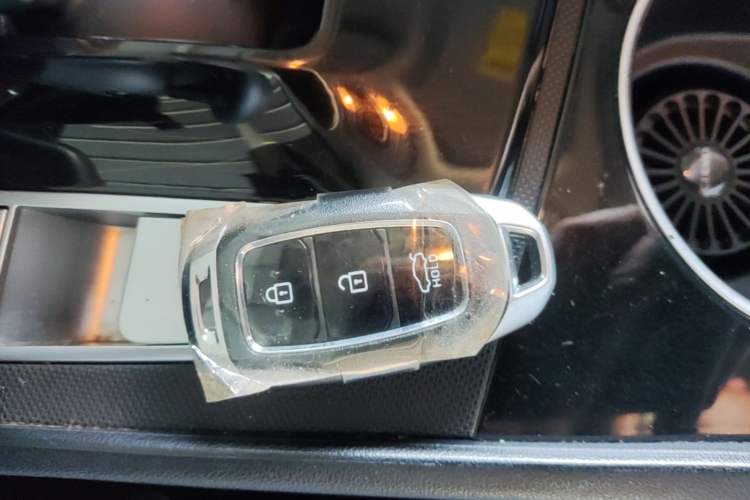 Used Hyundai Elantra 2021 1.5L CVT LUX Prestige Edition Vehicle Key