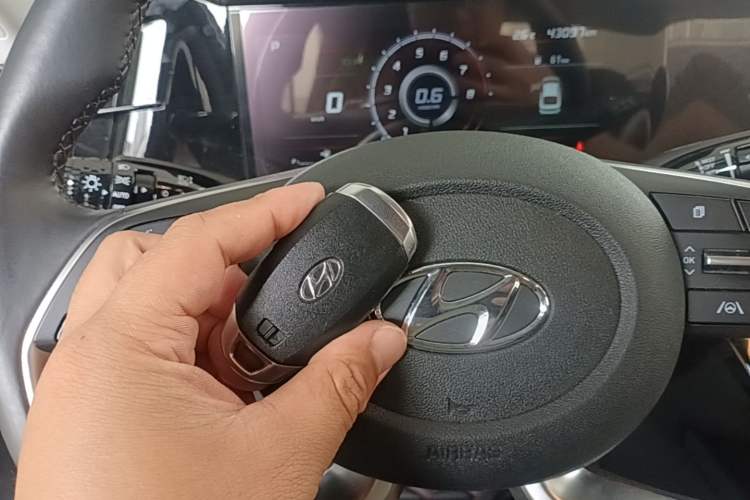 Used Hyundai Elantra 2021 1.5L CVT LUX Prestige Edition Vehicle Key
