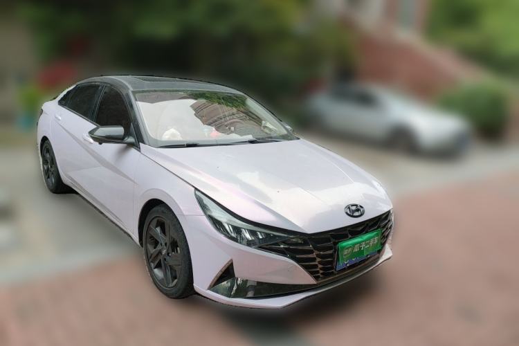 Used Hyundai Elantra 2021 1.5L CVT LUX Prestige Edition Front Right 45 Deg