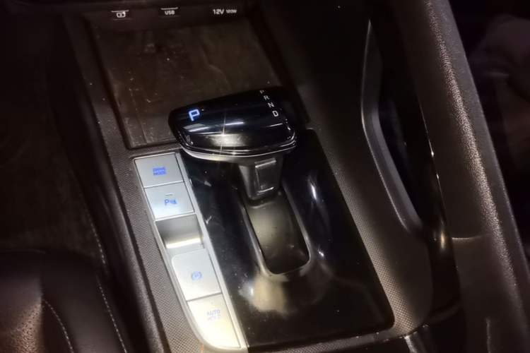 Used Hyundai Elantra 2021 1.5L CVT LUX Prestige Edition Gear Lever