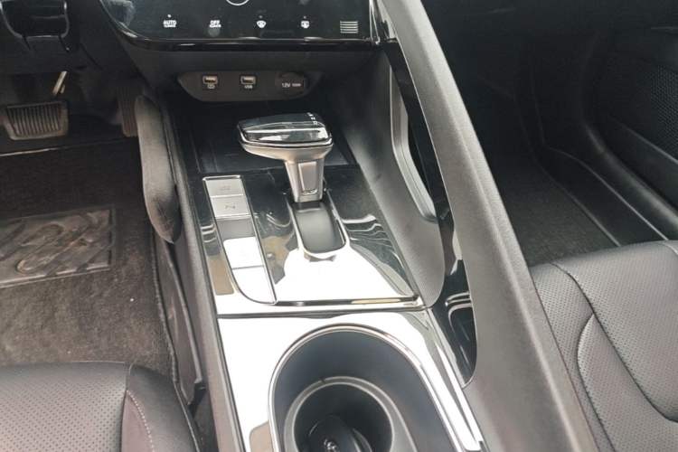 Used Hyundai Elantra 2021 1.5L CVT LUX Prestige Edition Gear Lever