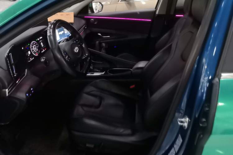 Used Hyundai Elantra 2021 1.5L CVT LUX Prestige Edition Left Front Seat