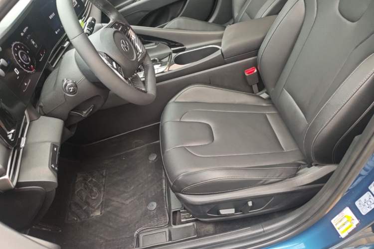 Used Hyundai Elantra 2021 1.5L CVT LUX Prestige Edition Left Front Seat