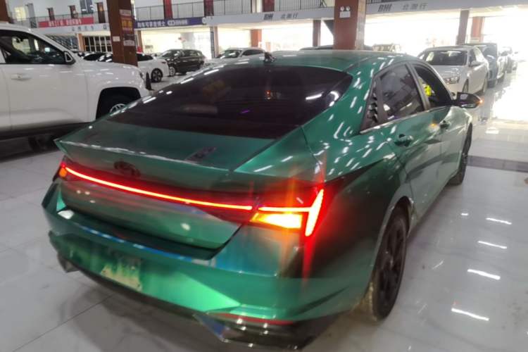 Used Hyundai Elantra 2021 1.5L CVT LUX Prestige Edition Rear Right 45 Deg