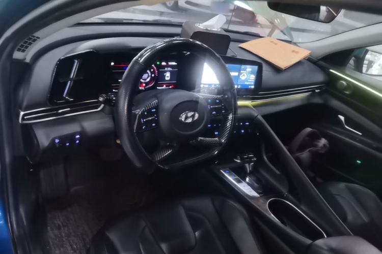 Used Hyundai Elantra 2021 1.5L CVT LUX Prestige Edition Steering Wheel