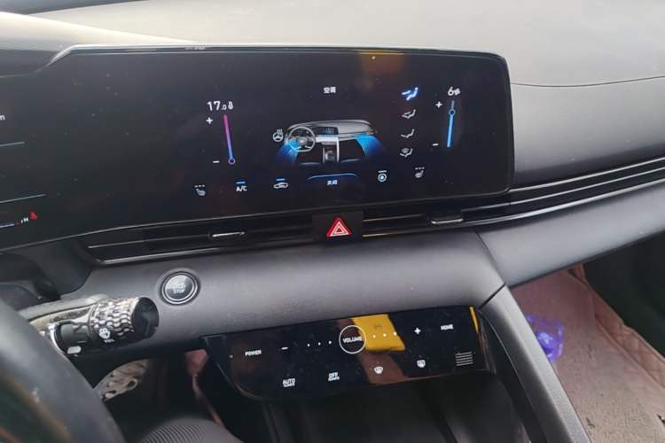 Used Hyundai Elantra 2021 240TGDi DCT LUX Prestige Edition Audio And AC Panel