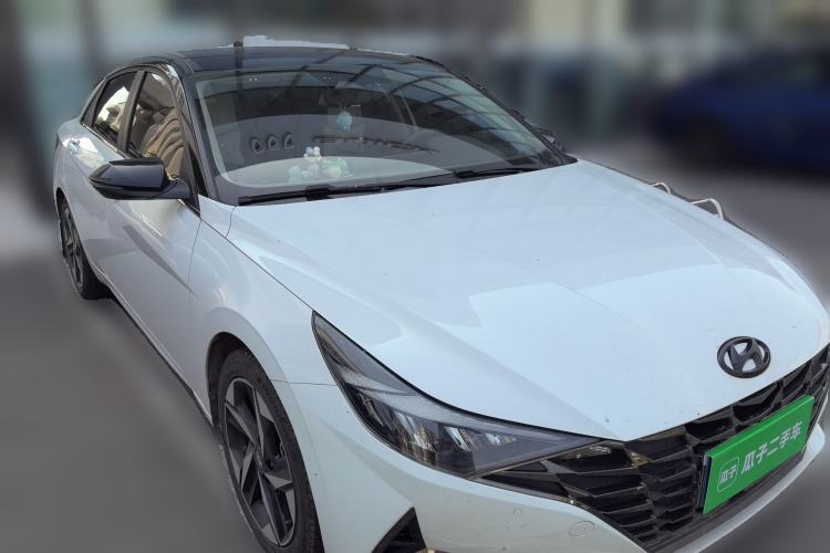 Used Hyundai Elantra 2021 1.5L CVT LUX Prestige Edition Front Right 45 Deg