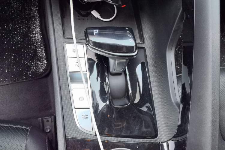 Used Hyundai Elantra 2021 1.5L CVT LUX Prestige Edition Gear Lever