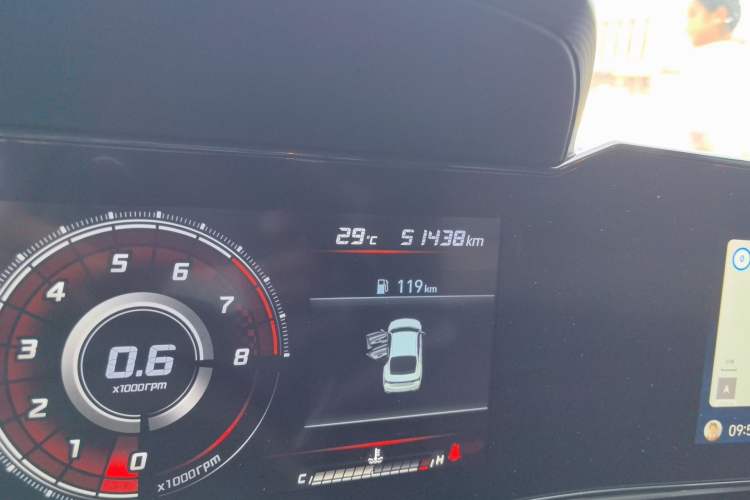 Used Hyundai Elantra 2021 1.5L CVT LUX Prestige Edition Odometer Close Up