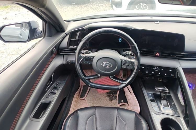 Used Hyundai Elantra 2021 240TGDi DCT LUX Prestige Edition Steering Wheel