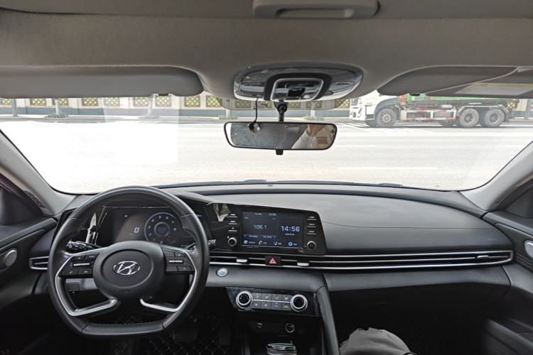 Used Hyundai Elantra 2021 1.5L CVT GLX Elite Edition Center Console