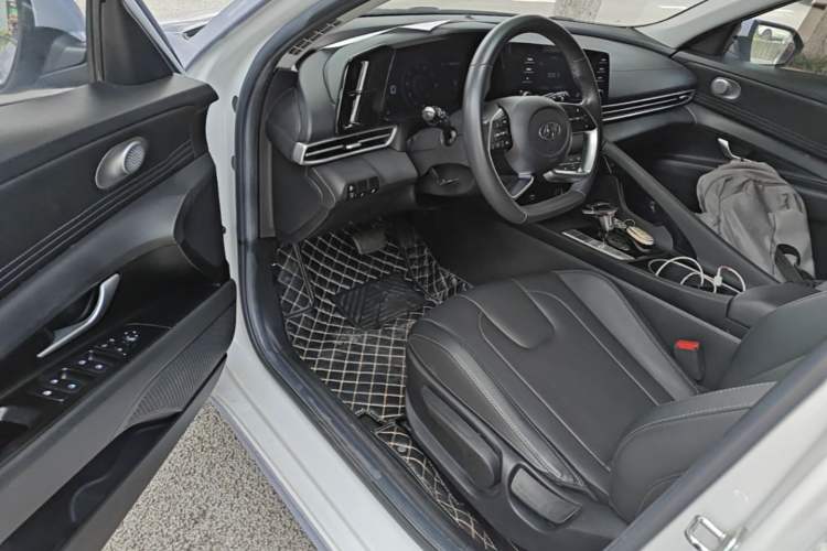 Used Hyundai Elantra 2021 1.5L CVT GLX Elite Edition Driver Seat