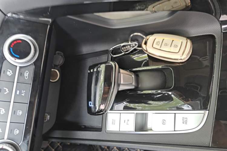 Used Hyundai Elantra 2021 1.5L CVT GLX Elite Edition Gear Lever