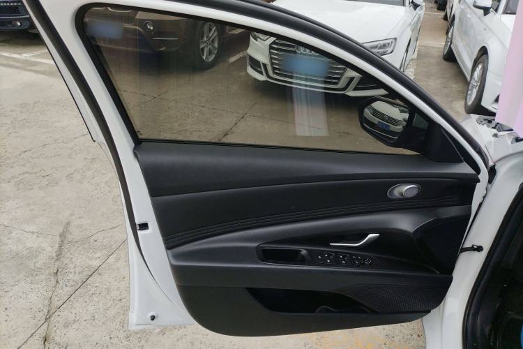 Used Hyundai Elantra 2021 1.5L CVT GLX Elite Edition Interior 7