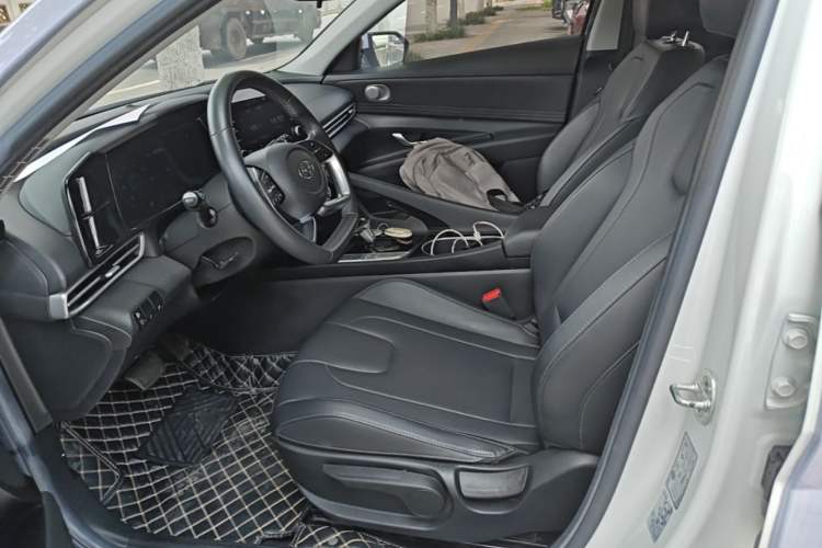 Used Hyundai Elantra 2021 1.5L CVT GLX Elite Edition Left Front Seat