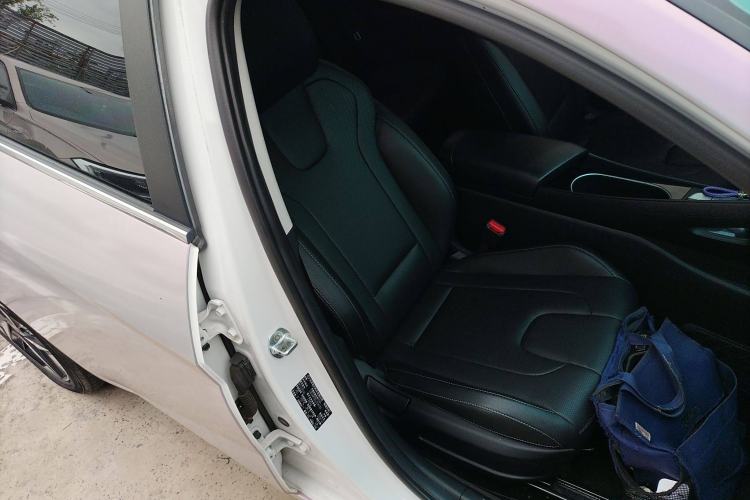 Used Hyundai Elantra 2021 1.5L CVT GLX Elite Edition Right Front Seat