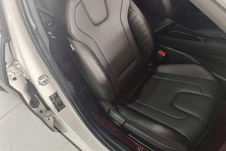 Used Hyundai Elantra 2021 240TGDi DCT LUX Prestige Edition Right Front Seat