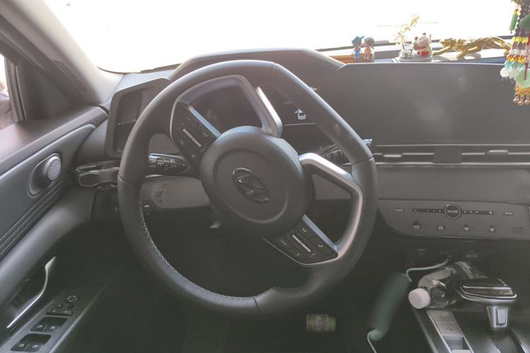 Used Hyundai Elantra 2021 1.5L CVT GLX Elite Edition Steering Wheel
