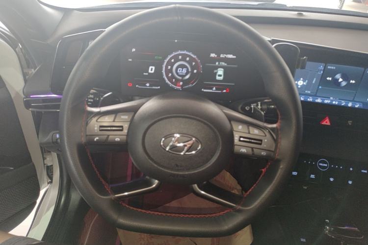 Used Hyundai Elantra 2021 240TGDi DCT LUX Prestige Edition Steering Wheel