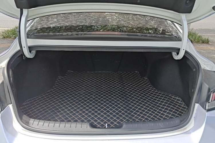 Used Hyundai Elantra 2021 1.5L CVT GLX Elite Edition Trunk