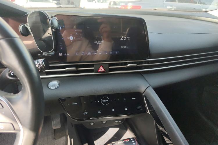 Used Hyundai Elantra 2021 1.5L CVT LUX Prestige Edition Audio And AC Panel