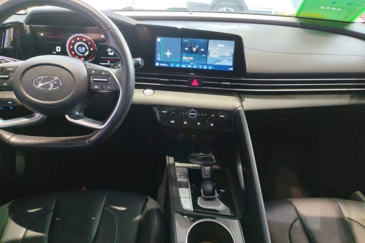 Used Hyundai Elantra 2021 1.5L CVT LUX Prestige Edition Audio And AC Panel